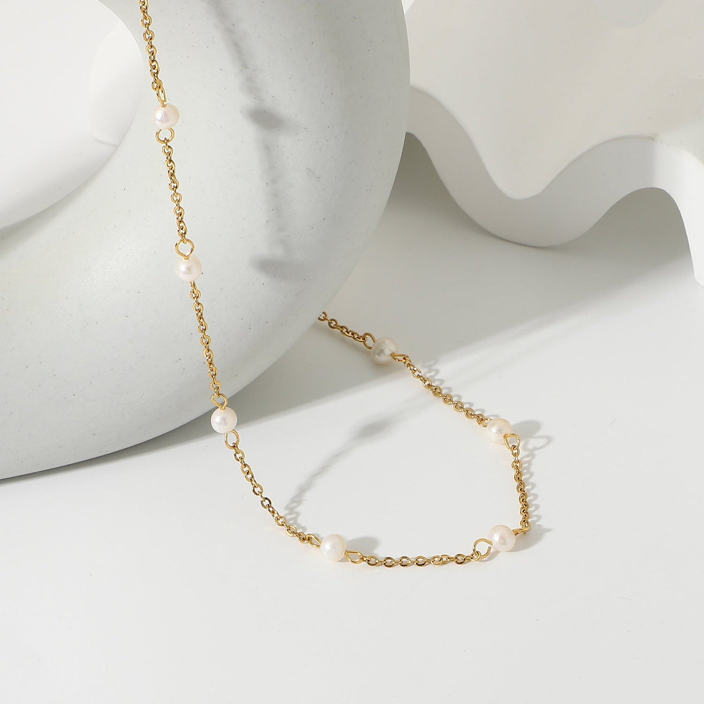 Europe and the United States INS net red new pearl necklace 18K gold plated stainless steel chain natural freshwater pearl neck chain women