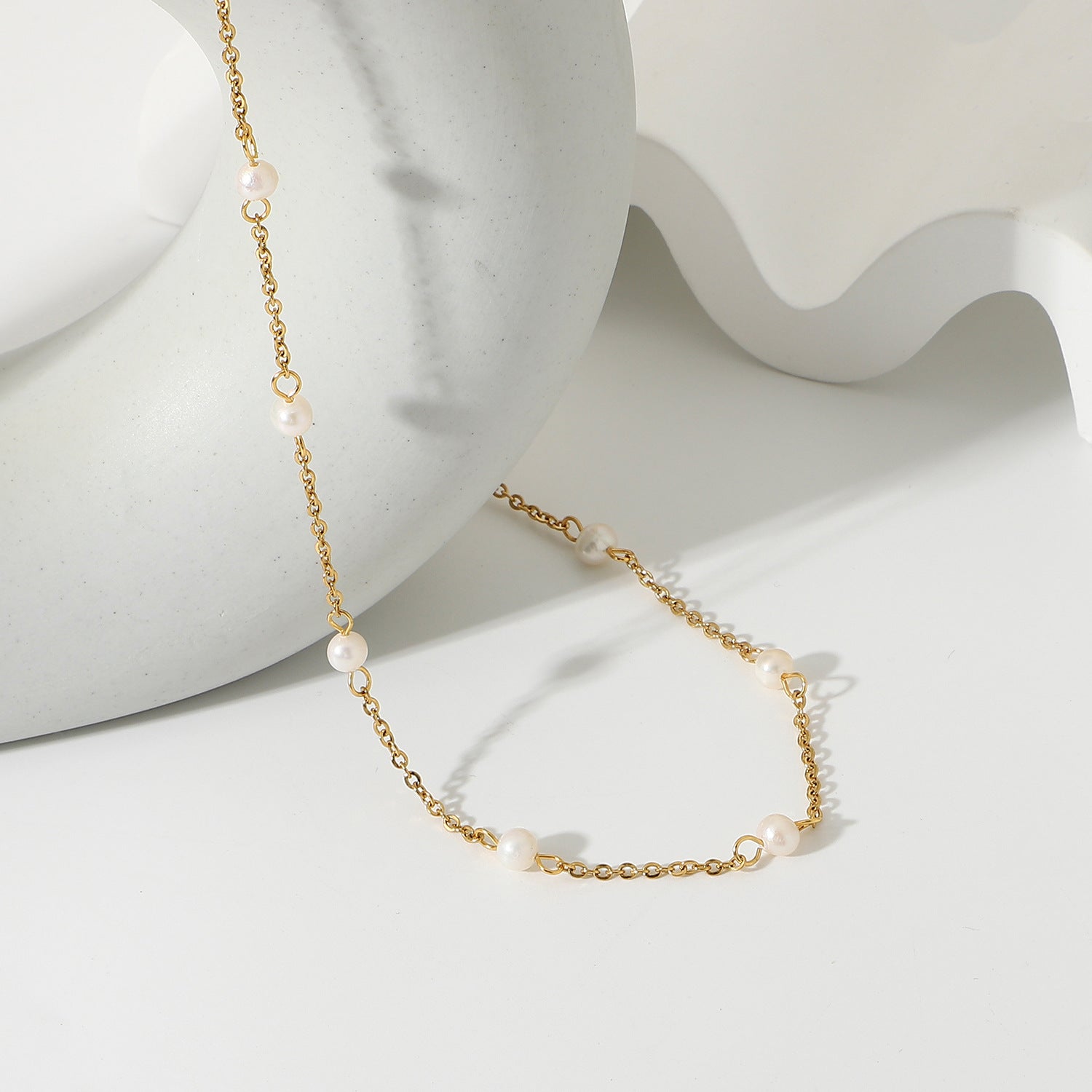 Europe and the United States INS net red new pearl necklace 18K gold plated stainless steel chain natural freshwater pearl neck chain women