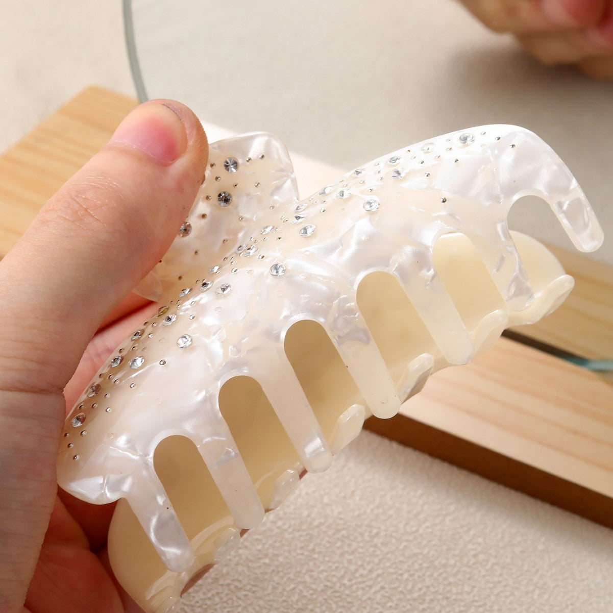 Heavy industry full diamond acetate grip ~ Japanese and Korean ins niche advanced shark clip on the back of the head fashion commuter all-match hair accessories