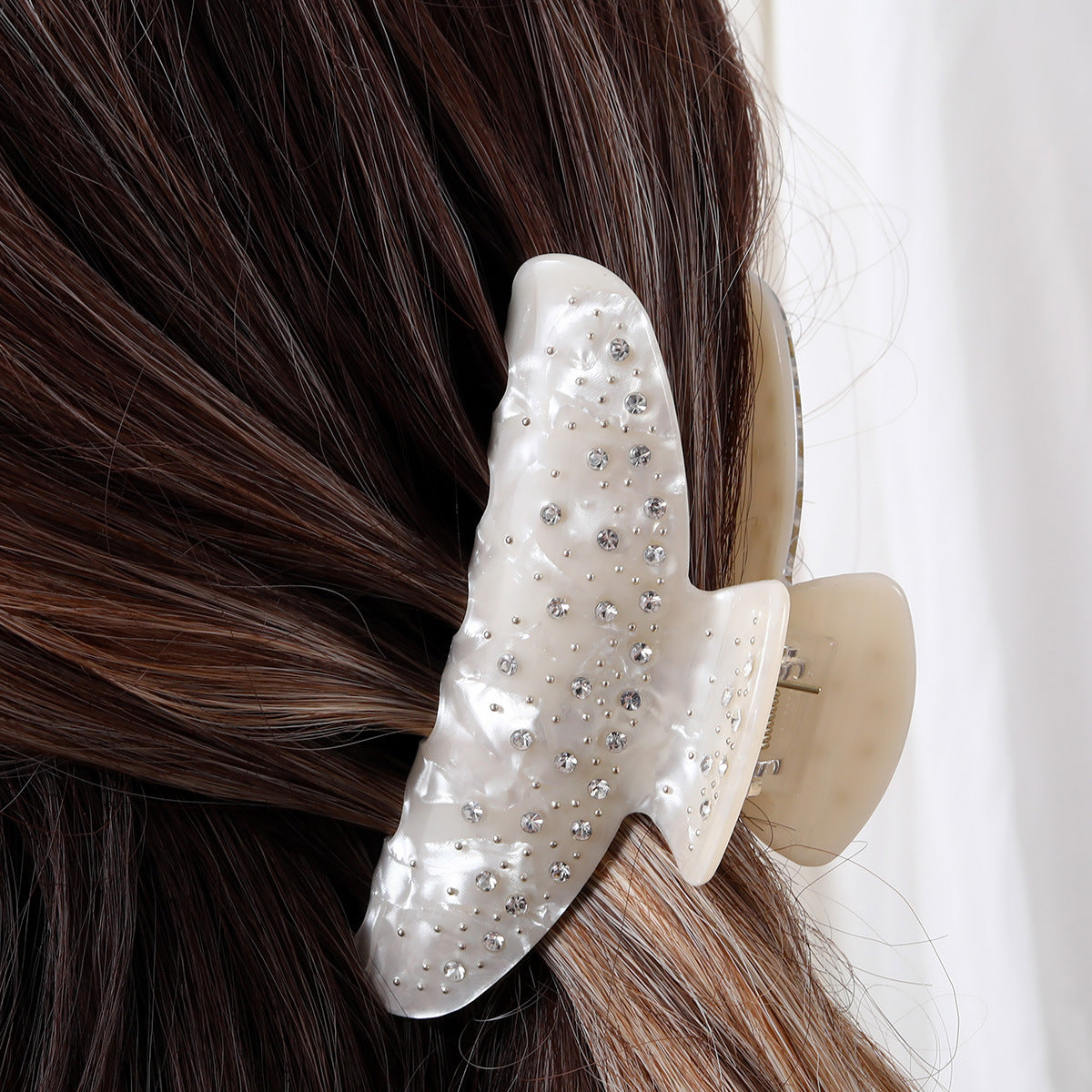 Heavy industry full diamond acetate grip ~ Japanese and Korean ins niche advanced shark clip on the back of the head fashion commuter all-match hair accessories